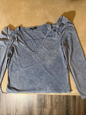 7 For All Mankind Washed Blue V-Neck Long Sleeve Top with Puff Shoulders